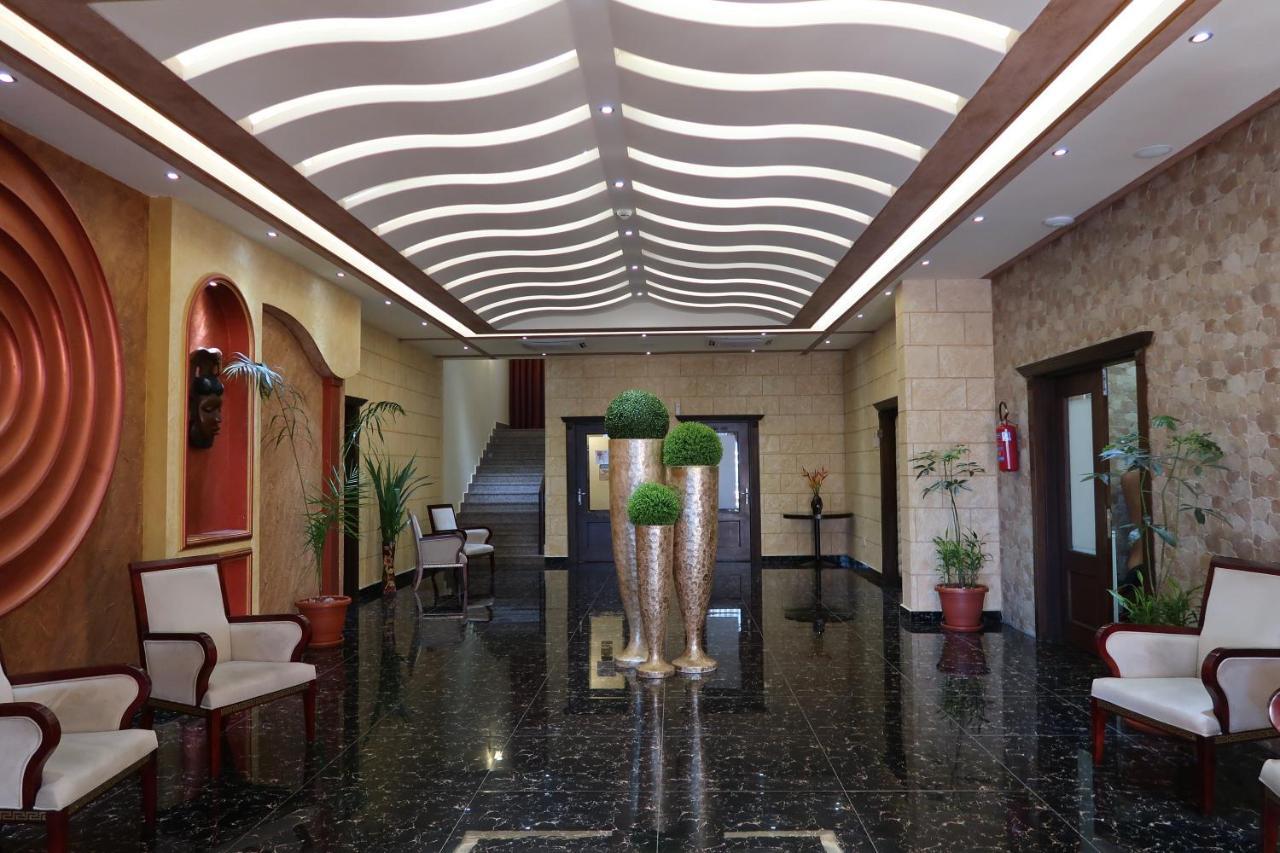 Boulevard Palace Hotel Monrovia Extérieur photo