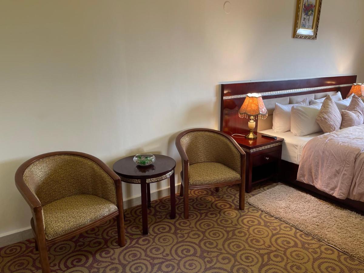 Boulevard Palace Hotel Monrovia Extérieur photo