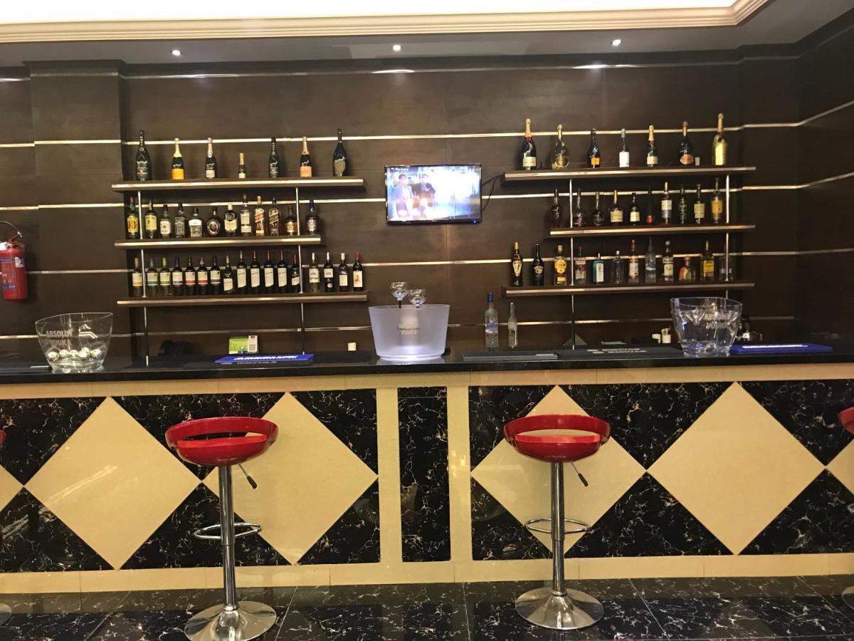 Boulevard Palace Hotel Monrovia Extérieur photo