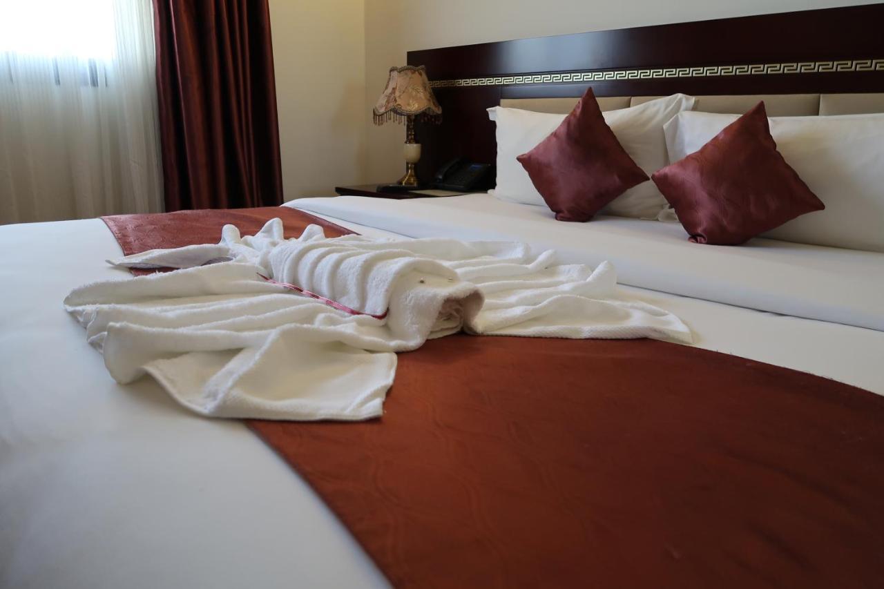Boulevard Palace Hotel Monrovia Extérieur photo