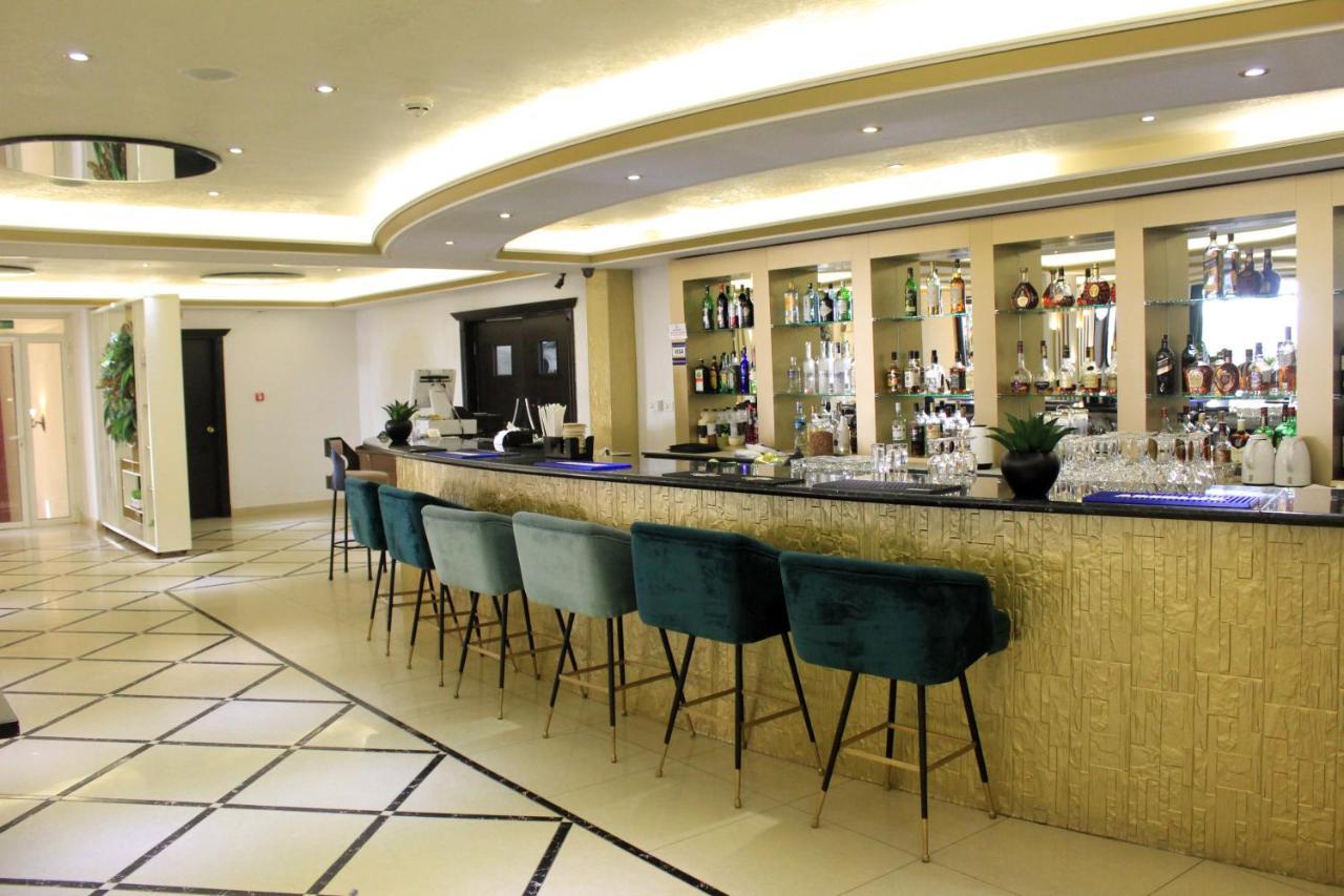 Boulevard Palace Hotel Monrovia Extérieur photo