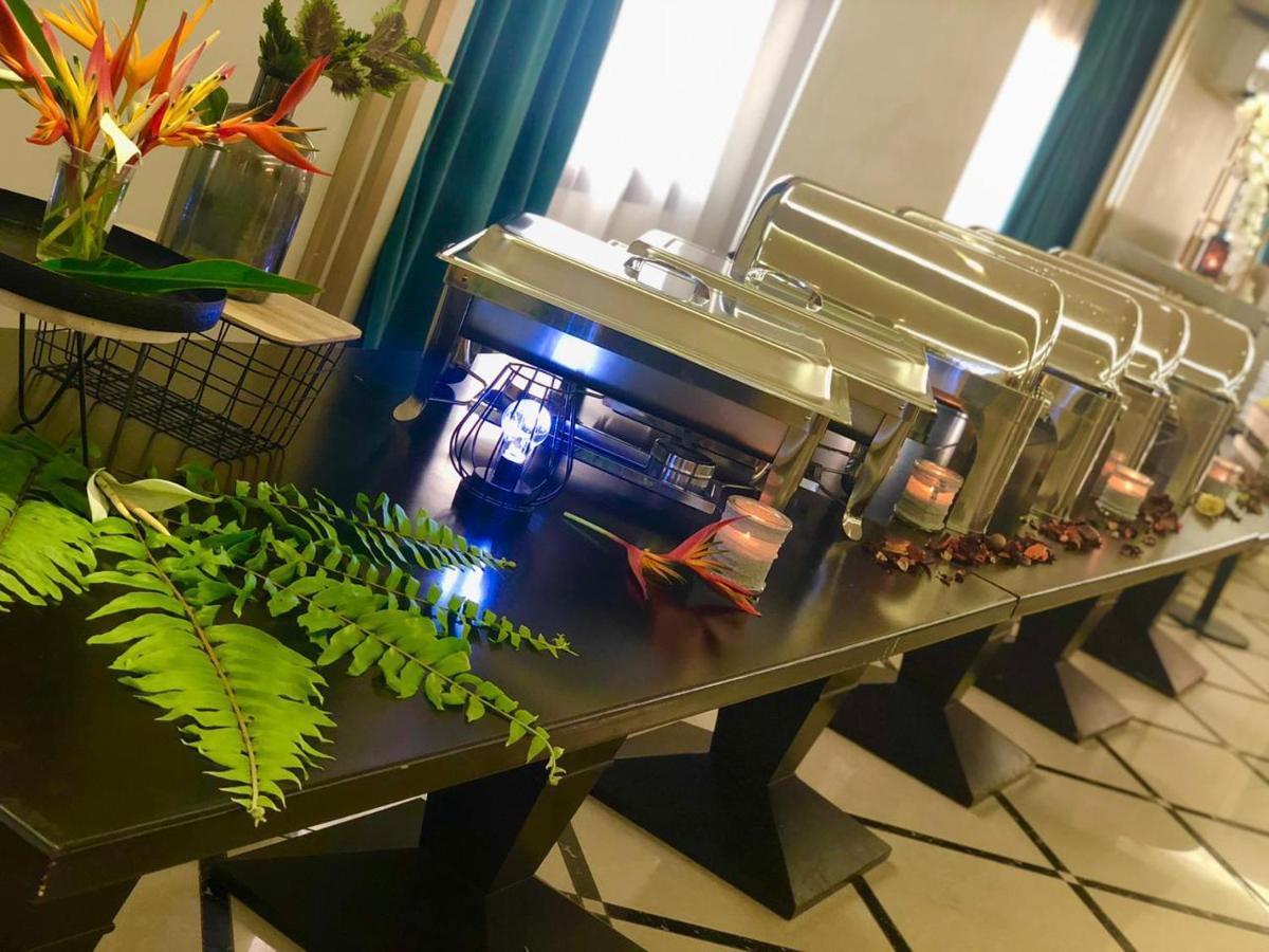 Boulevard Palace Hotel Monrovia Extérieur photo