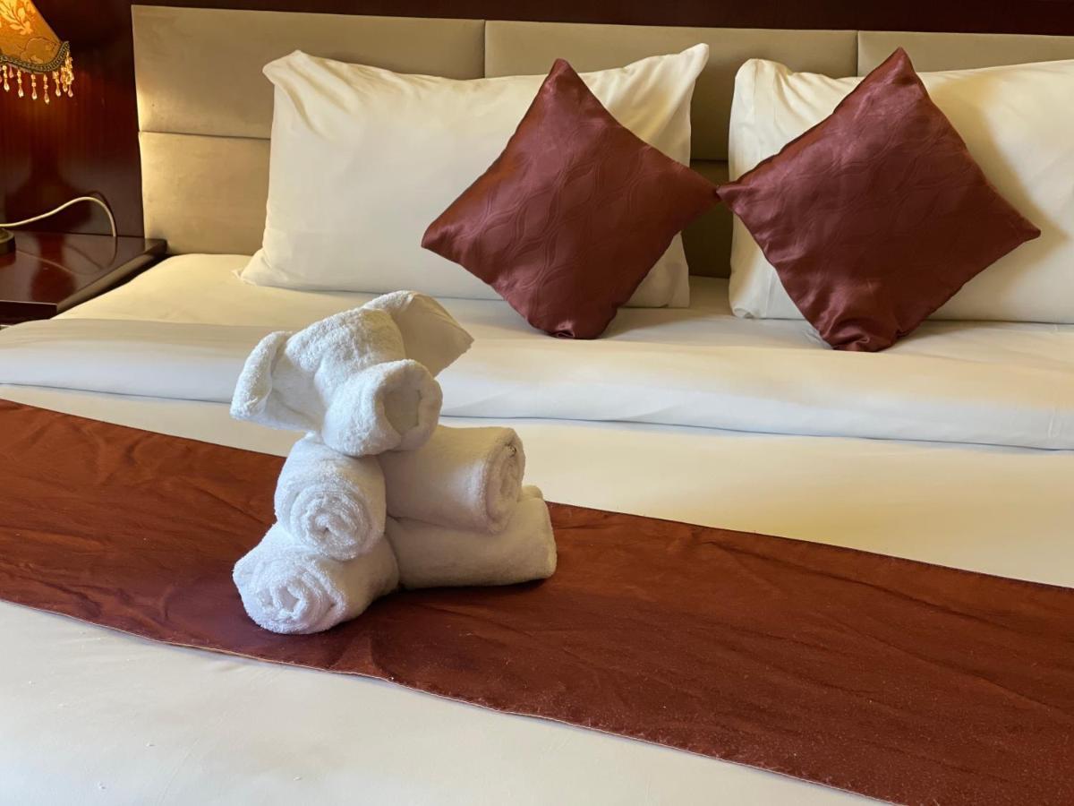 Boulevard Palace Hotel Monrovia Extérieur photo