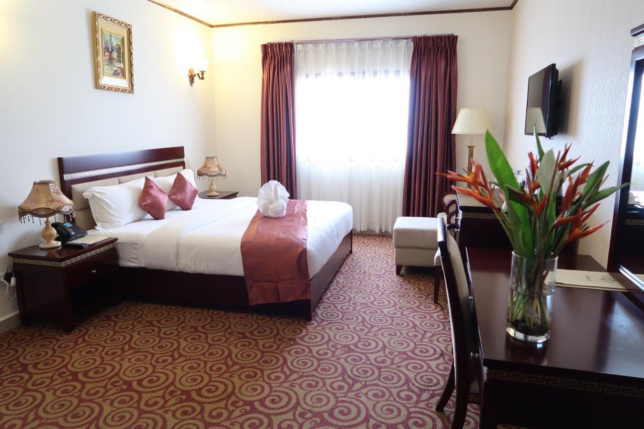 Boulevard Palace Hotel Monrovia Extérieur photo