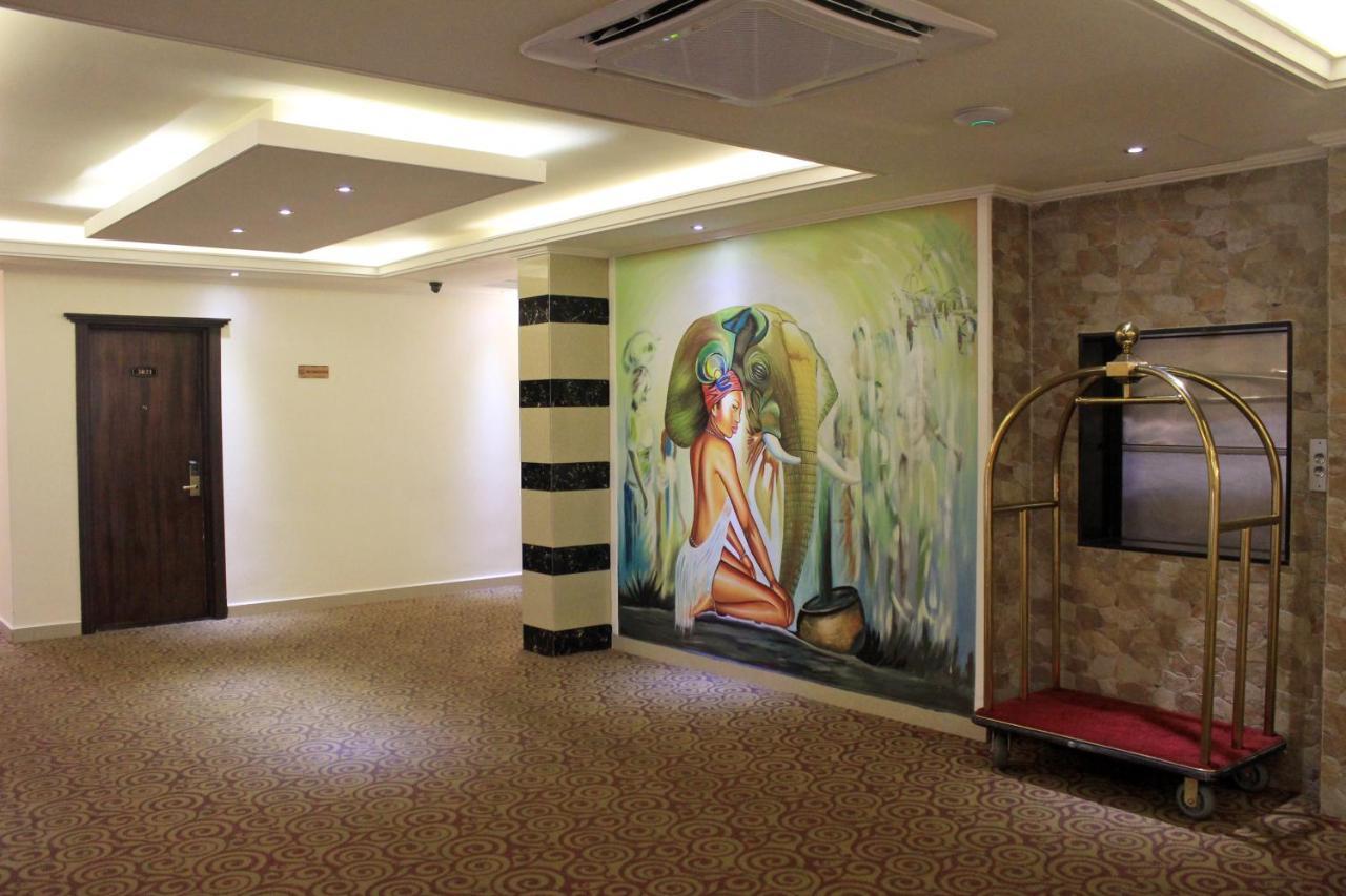 Boulevard Palace Hotel Monrovia Extérieur photo