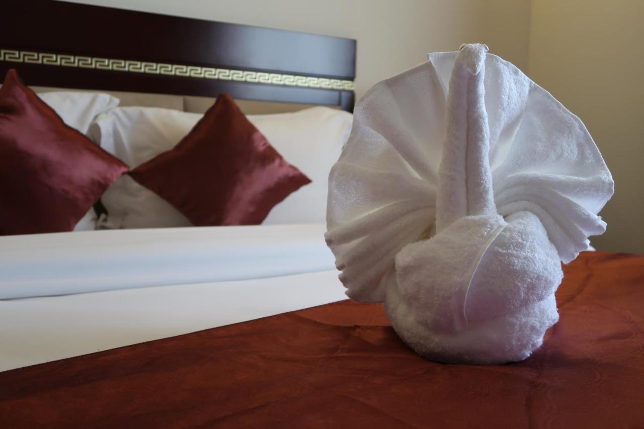 Boulevard Palace Hotel Monrovia Extérieur photo