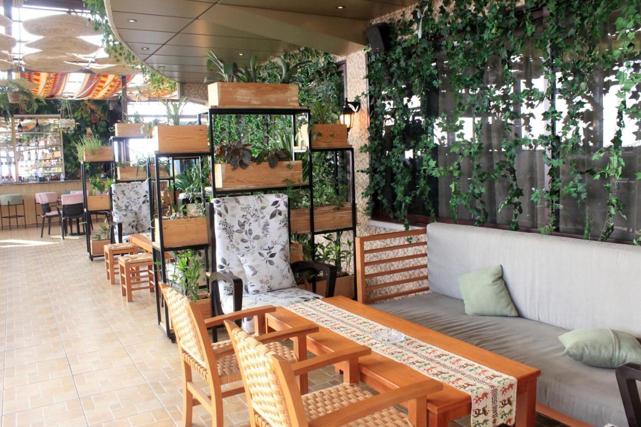 Boulevard Palace Hotel Monrovia Extérieur photo