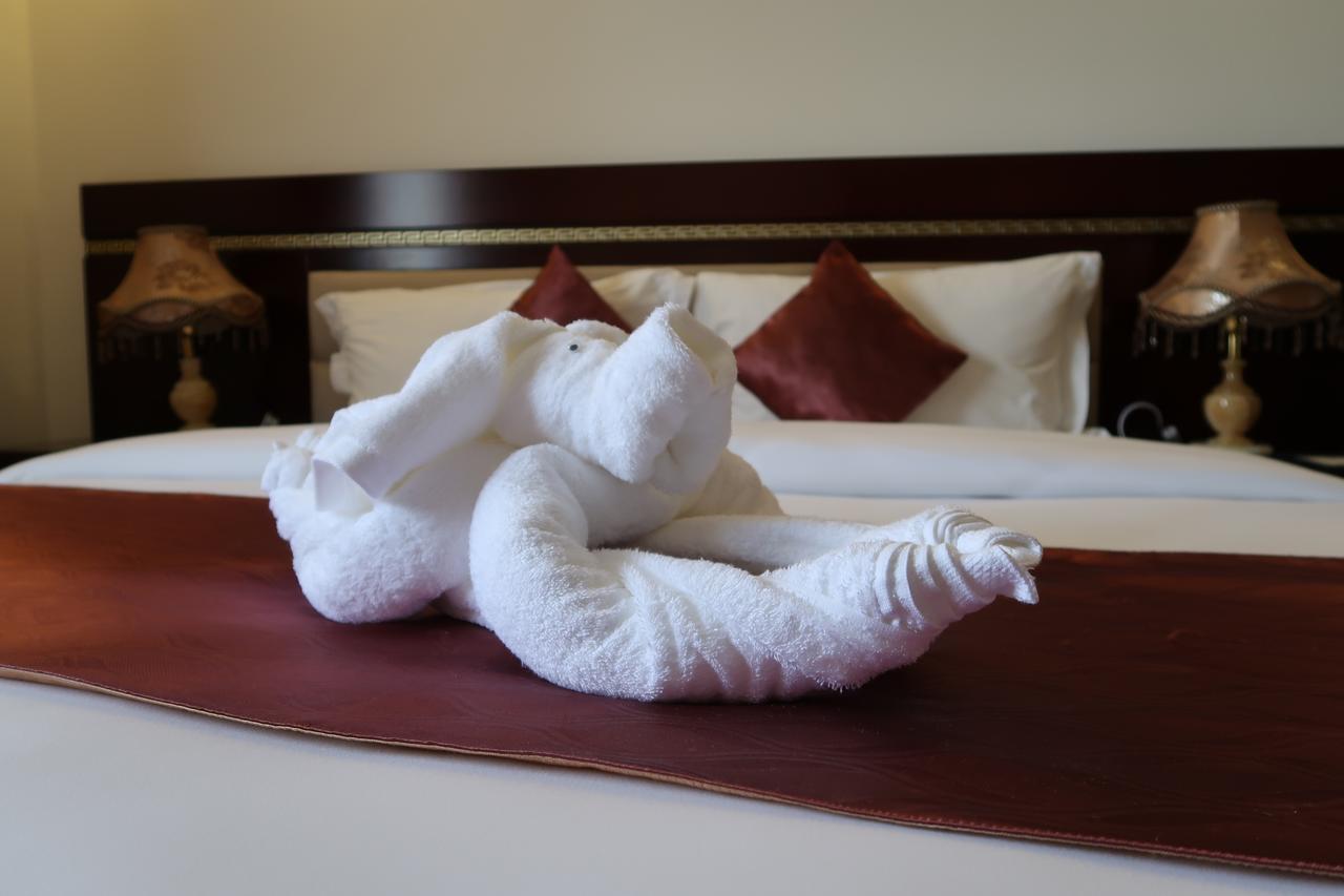 Boulevard Palace Hotel Monrovia Extérieur photo